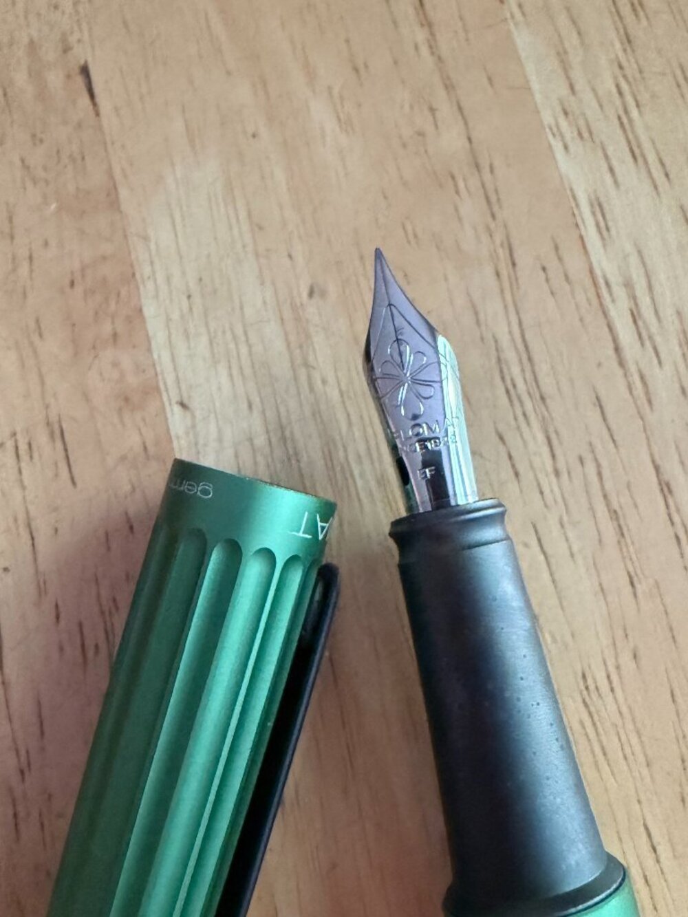 Diplomat Aero Green Fountain Pen - Extra Fine Nib